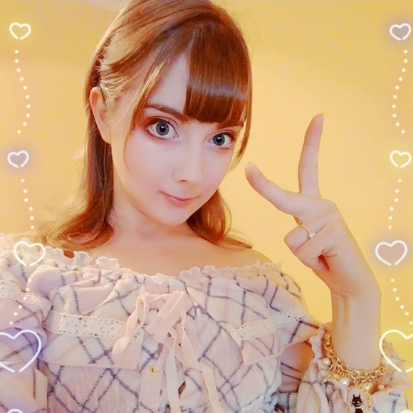 Meet your Posher, Annalise - Picture 1 of 1